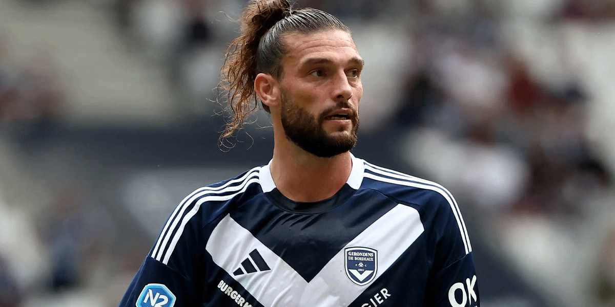 Andy Carroll Bersinar dengan Hat-Trick Spektakuler